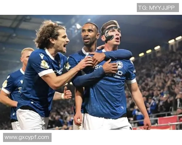 比勒费尔德主场迎战汉诺威争夺关键三分的精彩对决 比勒费尔德主场迎战汉诺威争夺关键三分的精彩对决