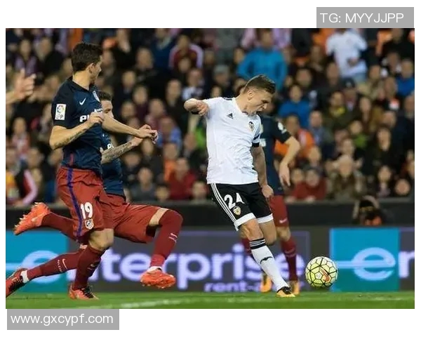 马德里竞技逼平巴伦西亚,保住西甲榜首位置的关键之战 马德里竞技逼平巴伦西亚,保住西甲榜首位置的关键之战