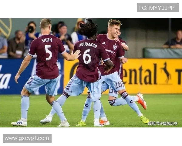 科罗拉多急流与哥伦布的激烈对决揭示了球队实力与战术的较量 科罗拉多急流与哥伦布的激烈对决揭示了球队实力与战术的较量